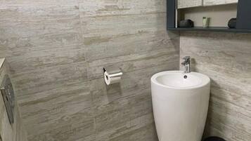 Sabonete, papel higiênico