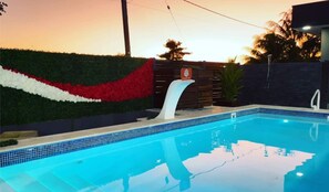 Pool - Queen's Two Bedroom Apartment (Paramaribo)