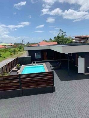 Pool - Kingsize Two Bedroom Apartment (Paramaribo)