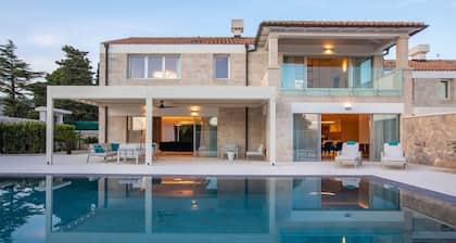 Villa Dusana - Beachfront villa with pool in Dalmatia