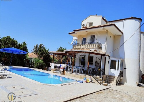 Ölüdeniz villa with Pool for family 
On the way of Ölüdeniz. Big area barbacu…..