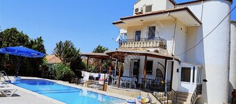 Ölüdeniz villa with Pool for family 
On the way of Ölüdeniz. Big area barbacu…..