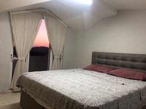 2 bedrooms, iron/ironing board, WiFi, bed sheets