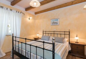 4 bedrooms, iron/ironing board, travel crib, free WiFi