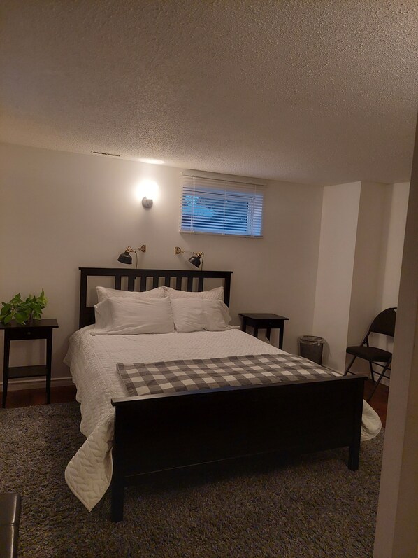 1 bedroom, iron/ironing board, free WiFi, bed sheets - 1 bedroom suite,with private entrance, in safe,quiet tree lined neighborhood. (Sherwood Park)