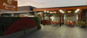 Queen's Two Bedroom Apartment with Pool View