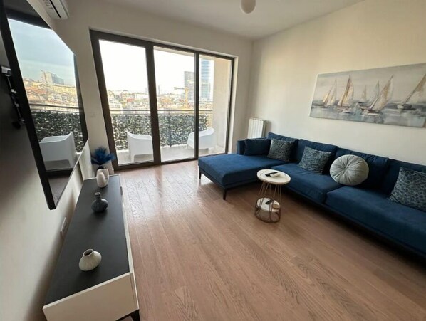 Smart TV - Riverside Gem in Belgrade Hub - Belgrade Waterfront (Beograd)