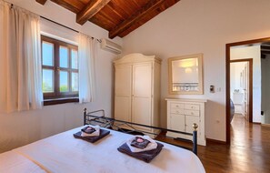 4 bedrooms, iron/ironing board, travel crib, free WiFi