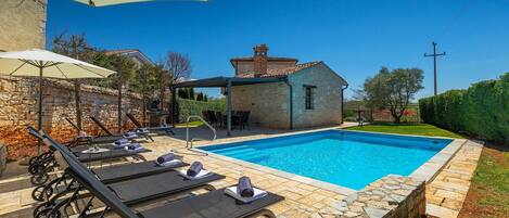 Et oppvarmet basseng