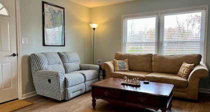 Large yard & patio, KY lake view, hi speed WiFi, 1