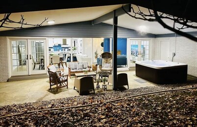 Luxury Dream Home with HOT TUB
