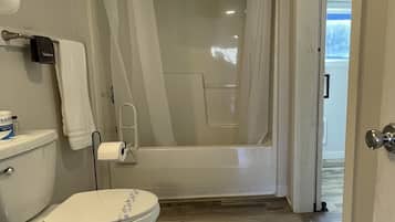 Suite básica, 1 habitación | Baño | Regadera
