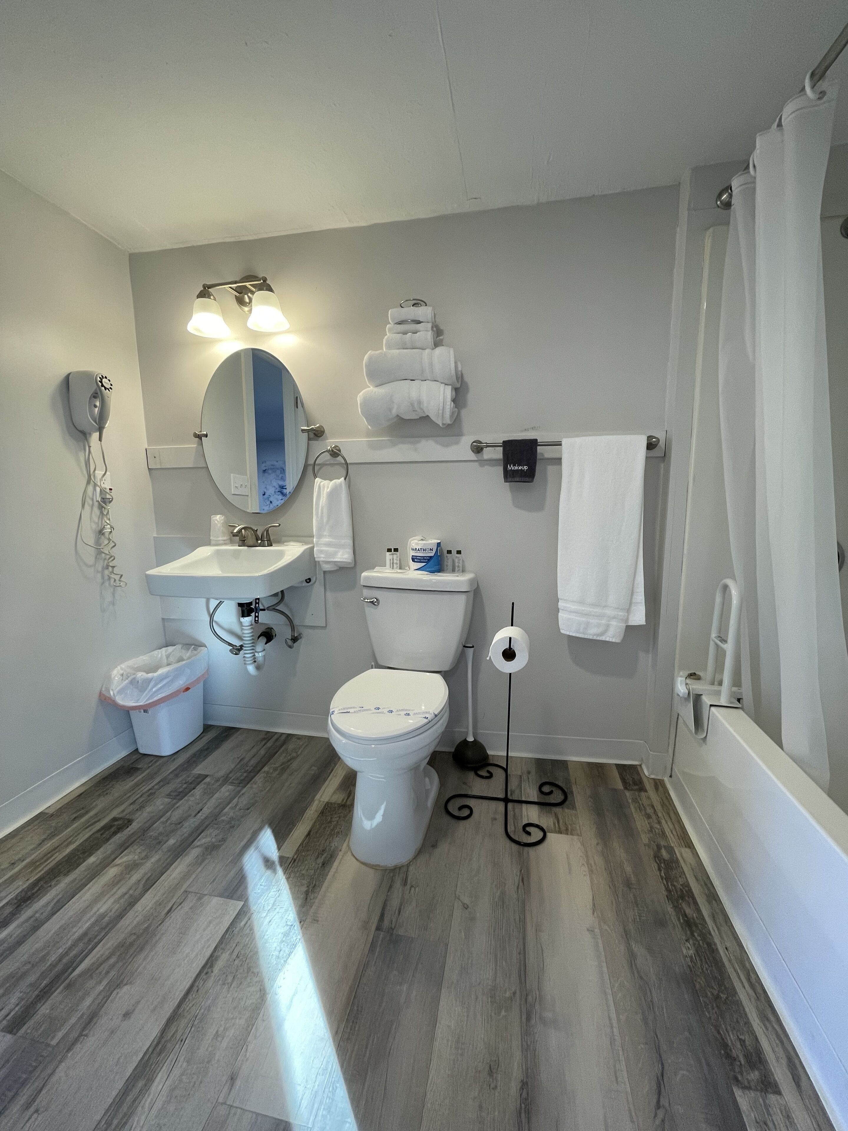 Basic Suite, 1 Bedroom | Bathroom | Shower