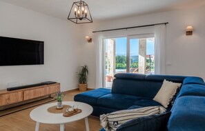 TV, fireplace, DVD player, table tennis