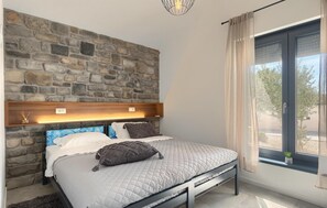 3 chambres, fer et planche à repasser, lit parapluie, Wi-Fi gratuit