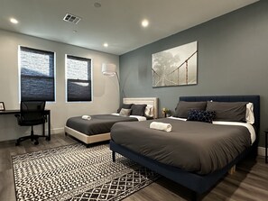 3 camere, una scrivania, ferro/asse da stiro, culla da viaggio