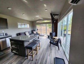 Smart TV, fireplace - Wooly Bear Cabin, Mountain Haven in Big Sky (Big Sky)