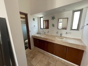 Shower, hair dryer, towels, soap - Hermosa Casa Marina Llena de Comodidades y Tranquilidad Ideal Para Vacacionar (Mazatlán)