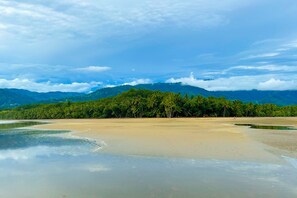 Liegestühle, Strandtücher
