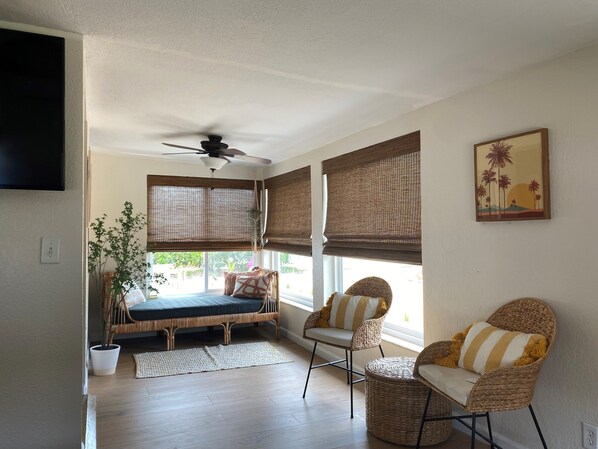 Interior - Amazing beach bungalow in Ormond by the Sea close to the beach and intracoastal! (Ormond Beach)
