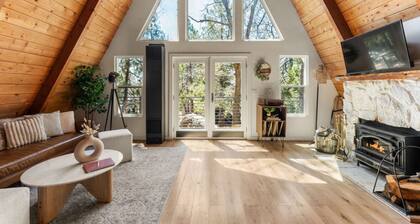 Luxury summer Scandia A-Frame mountain Chalet +Hot Tub, EV & Pet friendly