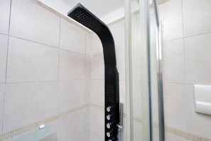 Ducha y secador de pelo