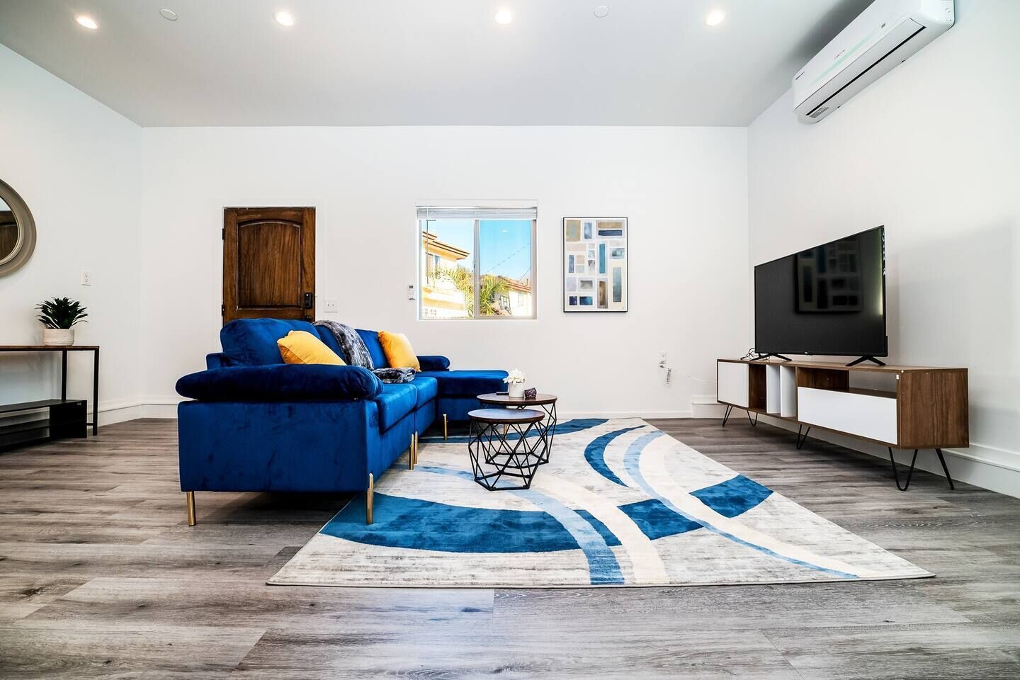 TV connectée, cheminée, table de tennis de table