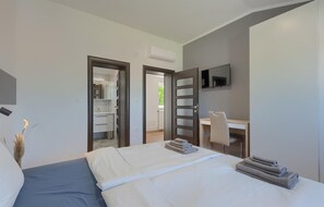 4 bedrooms, iron/ironing board, travel cot, free WiFi - Cozy home in Labin - Rabac (Labin - Rabac)