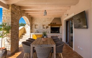 Outdoor dining - Beautiful home in Marcana with sauna (Marcana)