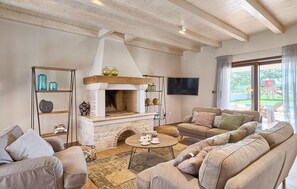 TV, fireplace, DVD player, ping pong