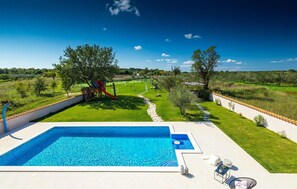 A heated pool - Beautiful home in Marcana with sauna (Marcana)