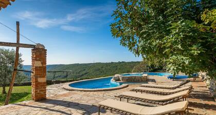 Superbe maison Ă Tinjan