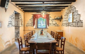 Banquet hall - Awesome home in Tinjan (Tinjan)