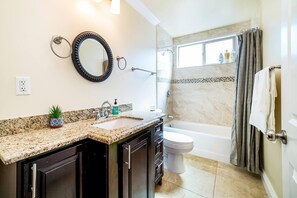 Hårføner og håndklær