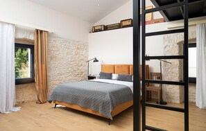 2 slaapkamers, een strijkplank/strijkijzer, reisbedje, gratis wifi