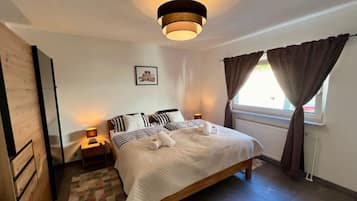 2 bedrooms, in-room safe, iron/ironing board, travel crib