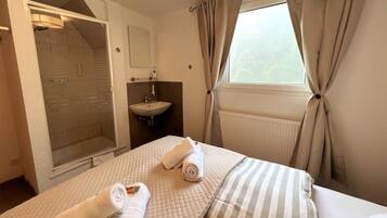 2 Schlafzimmer, Zimmersafe, Bügeleisen/Bügelbrett, Reisekinderbett