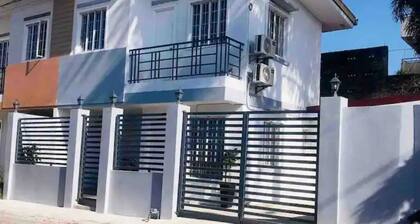 Modern Cozy Vacation house 3BR Near Tagaytay & Nuvali