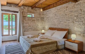 4 bedrooms, iron/ironing board, travel crib, free WiFi