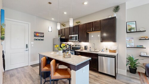 Modern and Cozy ~ Near Red Rocks, Downtown, Hiking, CSM campus