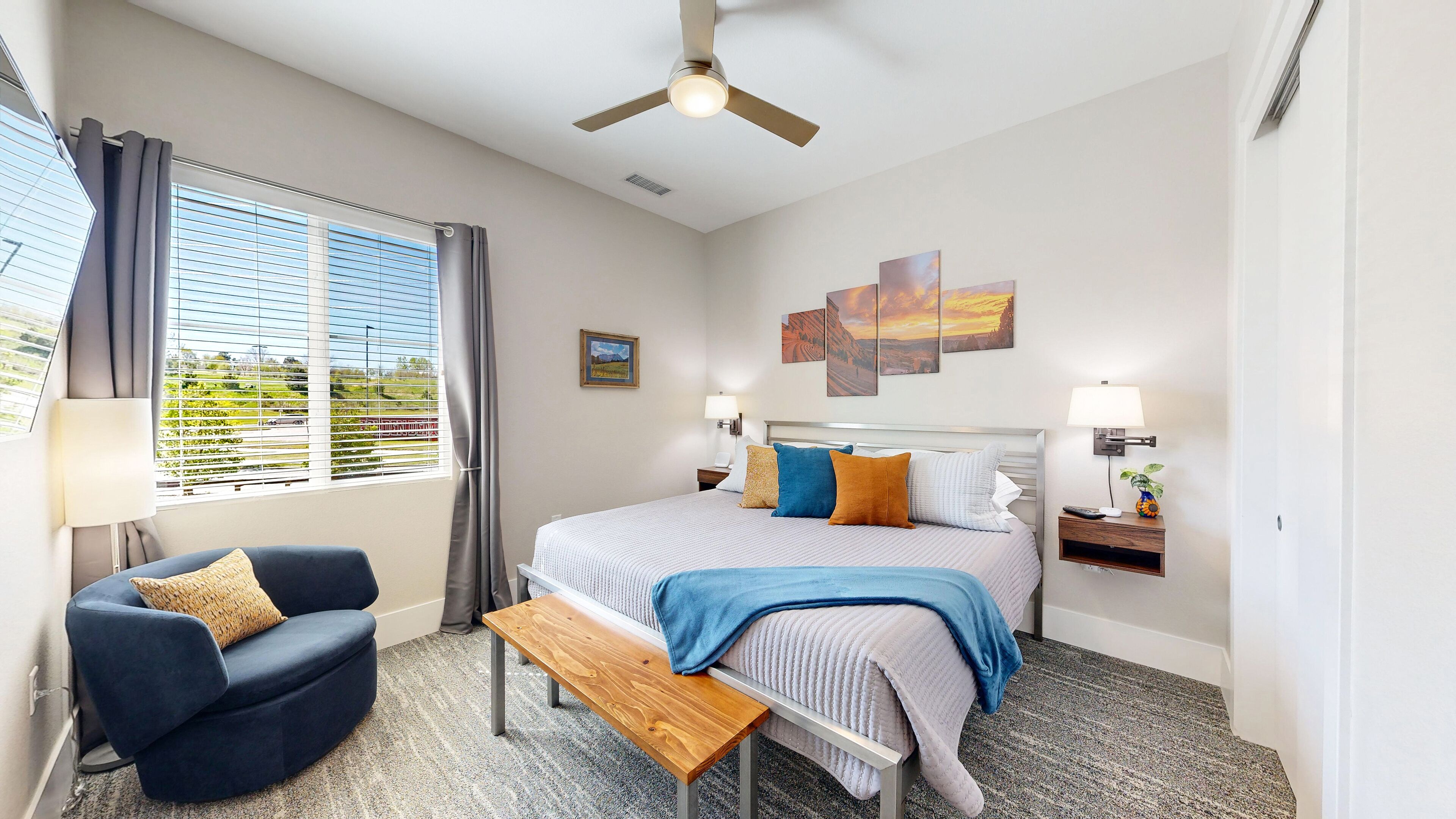 1 Schlafzimmer, Schreibtisch, Bügeleisen/Bügelbrett, Reisekinderbett