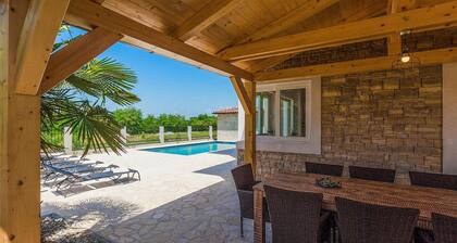 Lovely home in Porec with sauna