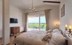 4 bedrooms, iron/ironing board, travel cot, free WiFi