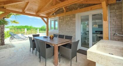 Lovely home in Porec with sauna