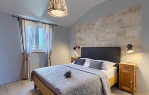 4 bedrooms, iron/ironing board, travel cot, free WiFi