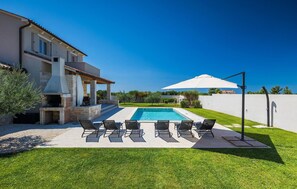 Pool - Pet friendly home in Marcana (Marcana)