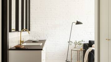 Design Apartment | Private kitchen | Mini-fridge, stovetop, coffee/tea maker, electric kettle