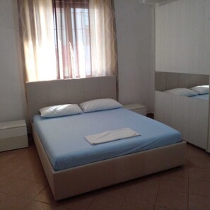3 bedrooms, in-room safe, desk, iron/ironing board