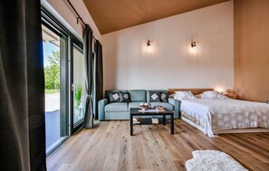 2 bedrooms, iron/ironing board, travel crib, free WiFi