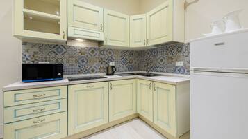 Kühlschrank, Herdplatte, Geschirrspüler